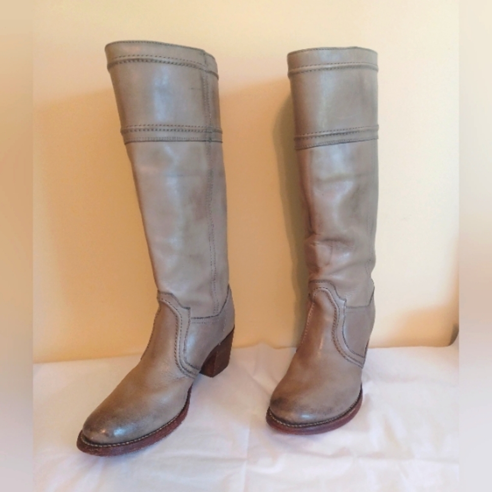 Frye tall boots womens size 9 B Western pull on